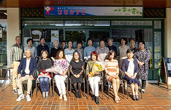 「はなみずき総会集合写真」。