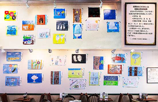 花野井小こどもルーム「夏休みの思い出」作品展 花野井小こどもルーム「夏休みの思い出」作品展を開催