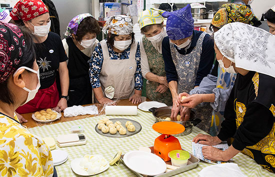 「和菓子教室が開催されました」 「和菓子教室」が開催されました。